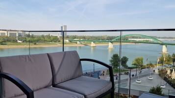 Luxury Apartment | In-room safe, soundproofing, iron/ironing board, free WiFi