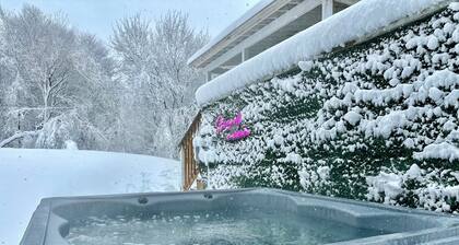 Poconos Escape w/ Full Game Room Theater & Hot Tub