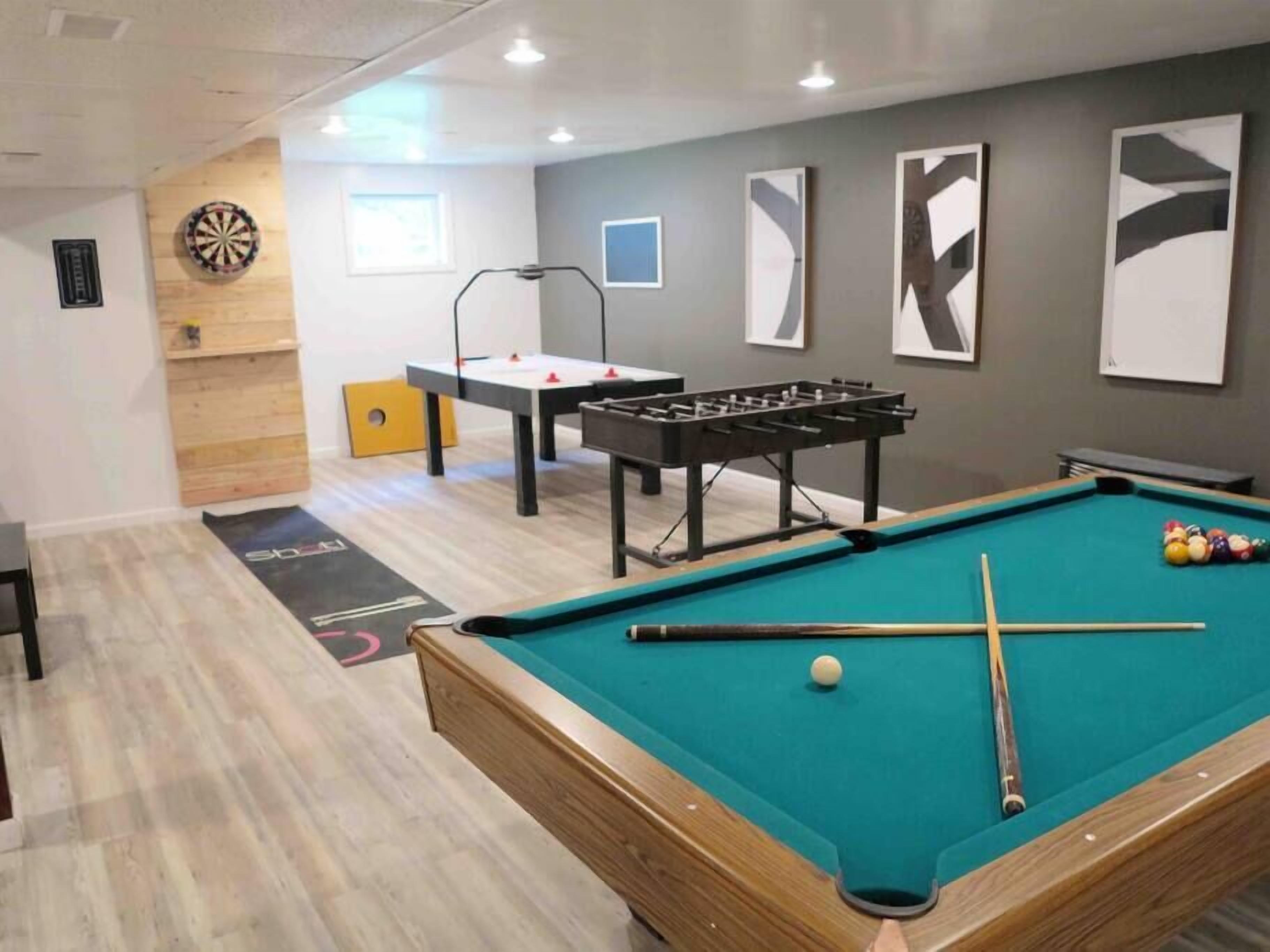 Poconos Escape w/ Full Game Room and Theater