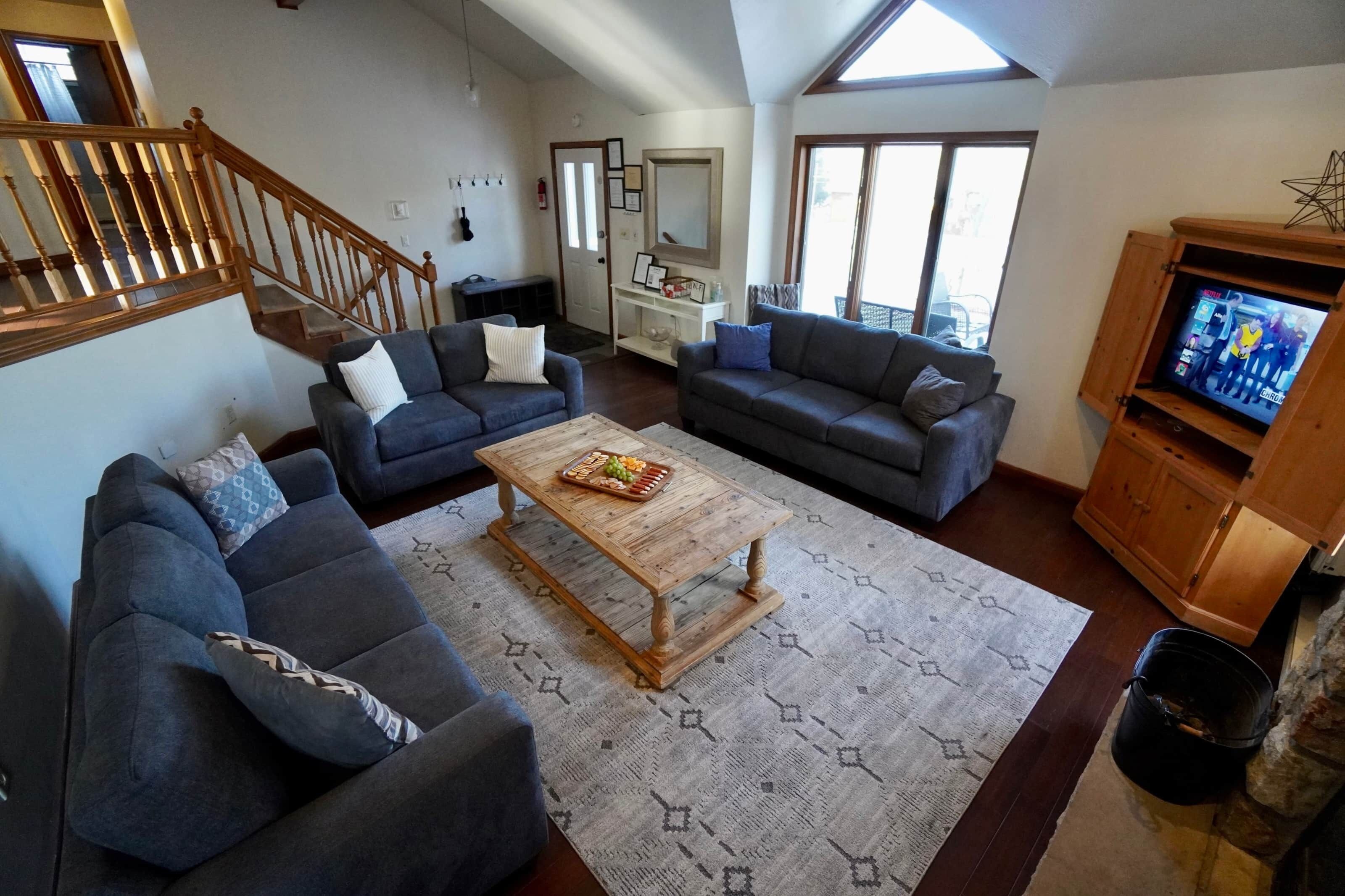 Tv, pejs, bordfodbold, bordtennisbord