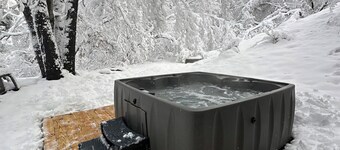 Big Blue Lake House Complete with Game Room & Hot Tub