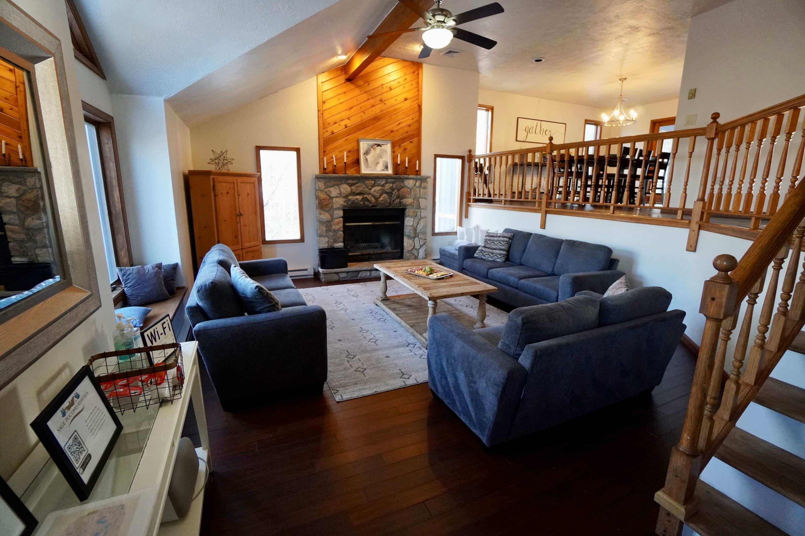 Televisión, chimenea, futbolito y tenis de mesa 