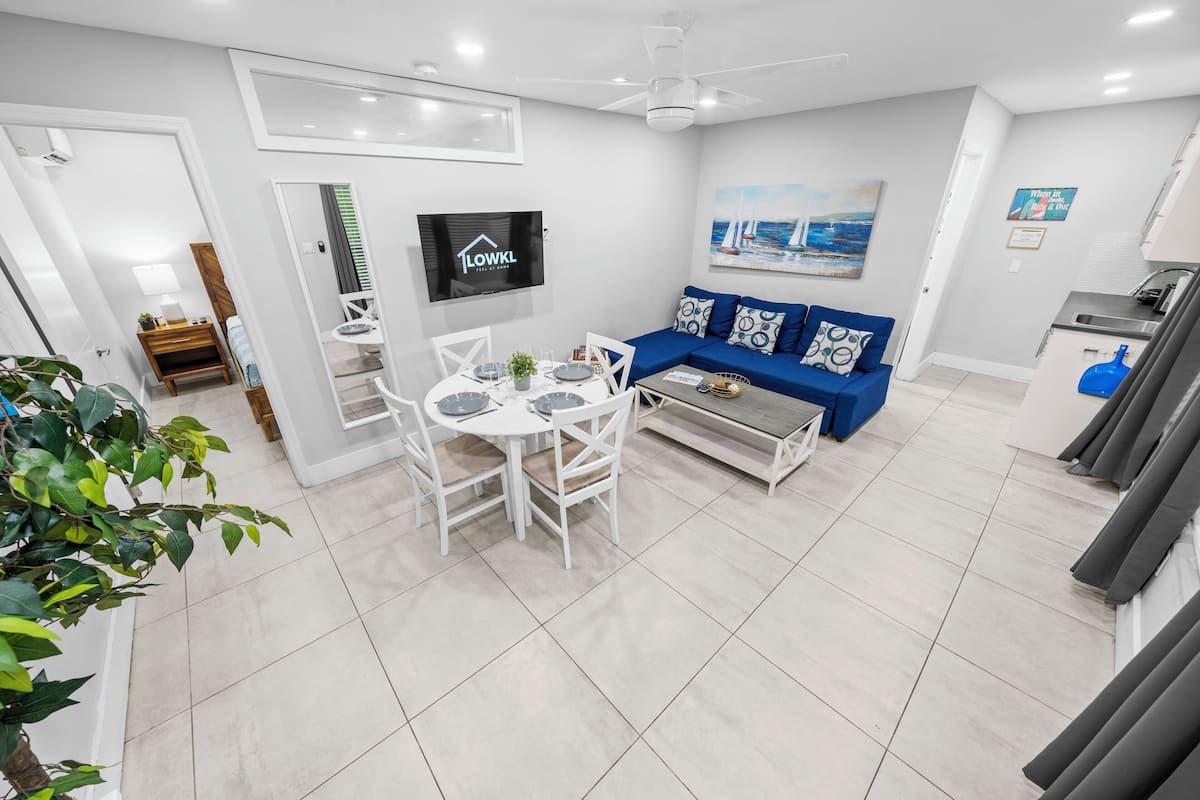Deluxe 1-Bedroom Queen w/ Patio & Kitchenette | Living area | 42-inch LED TV with digital channels, TV, Netflix