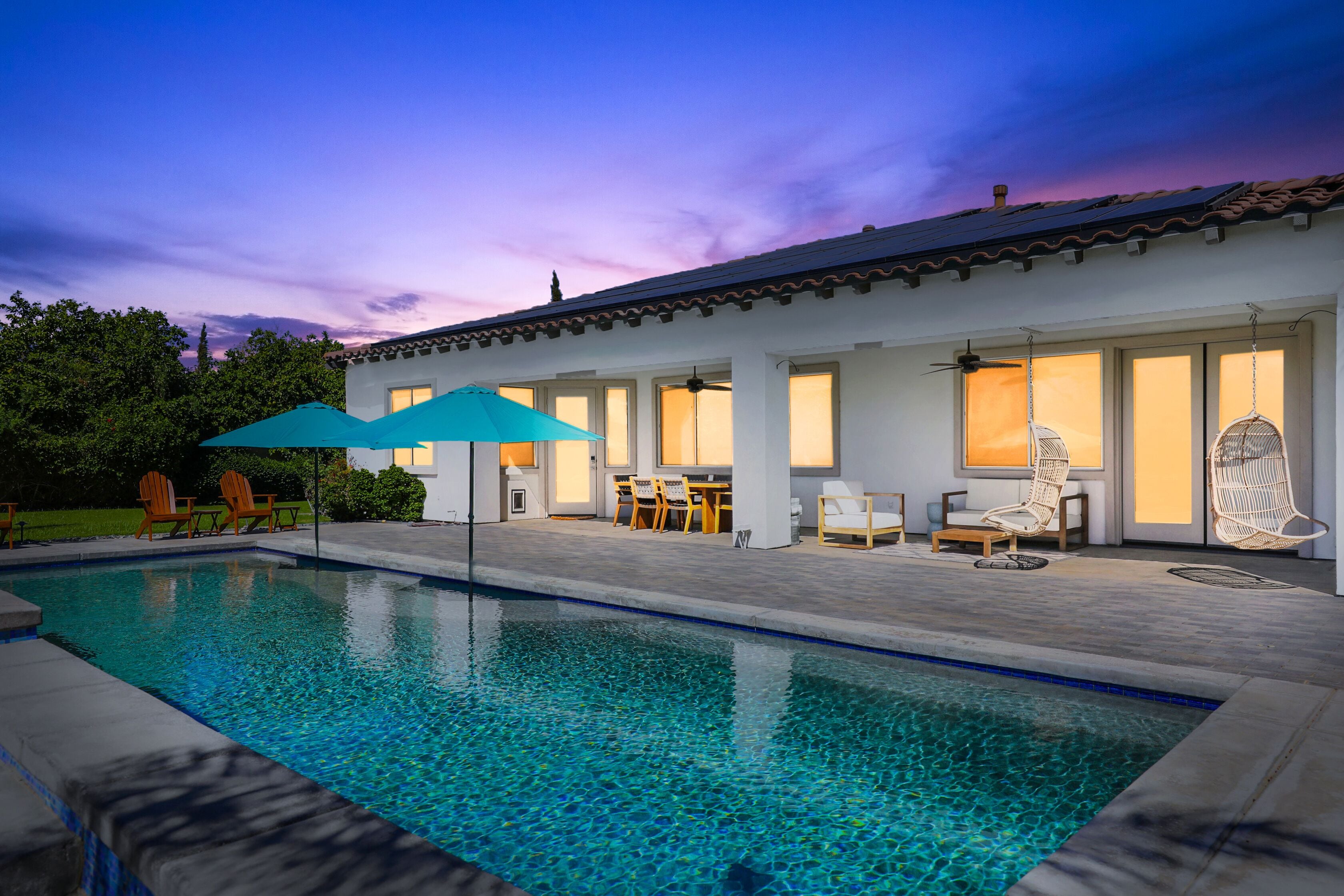 Apricot Oasis 5bd/4ba w/ Private Pool & Spa Gated Community Close to Festivals