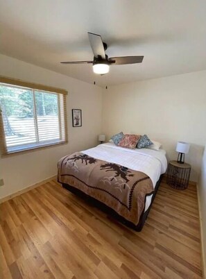 3 bedrooms, WiFi, bed sheets