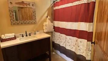 Ensemble douche/baignoire, serviettes fournies