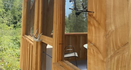 Hummingbird Haven Charming Cabin in the Mountains