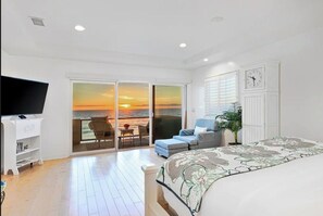 4 camere, una scrivania, ferro/asse da stiro, culla da viaggio