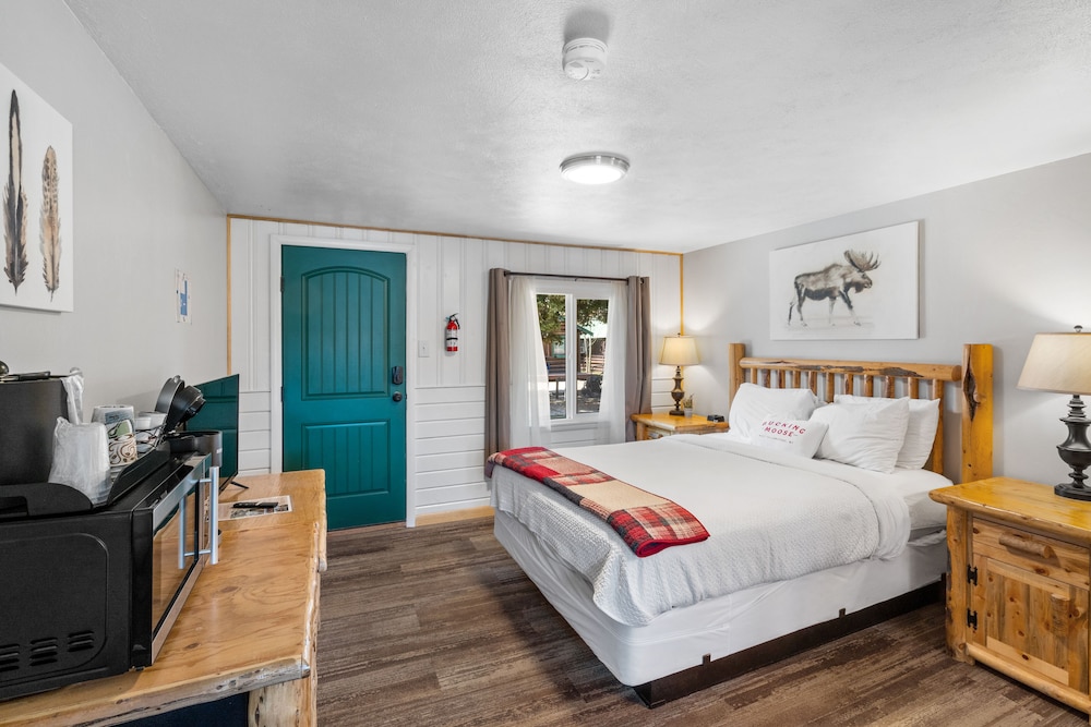 Bucking Moose Bobcat Room (4) West Yellowstone Vrbo