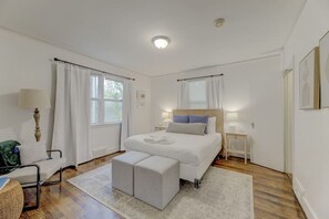 3 bedrooms, desk, iron/ironing board, travel cot