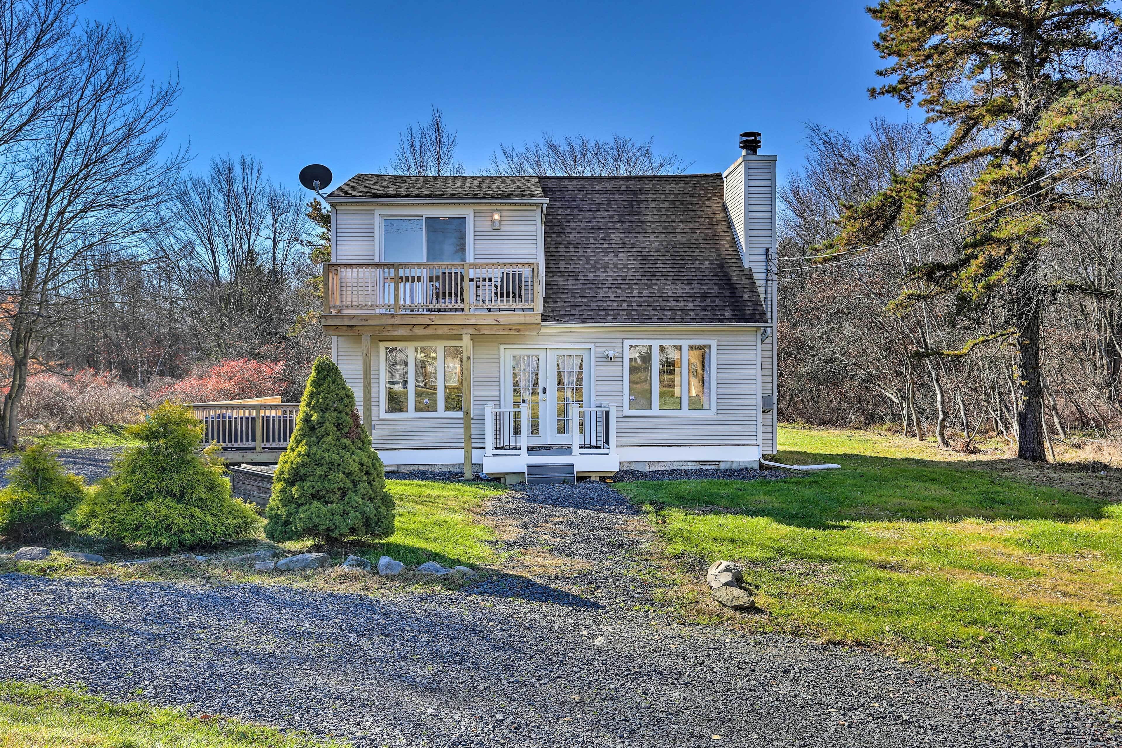 Peaceful Poconos Home w/ Lake & Pool Access!