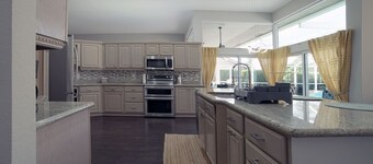 Modern House near the Downtown Heated Pool Pet Friendly Whirlpool Spa Playroom