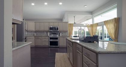 Modern House near the Downtown Heated Pool Pet Friendly Whirlpool Spa Playroom