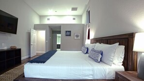 4 Schlafzimmer, Schreibtisch, Bügeleisen/Bügelbrett, Reisekinderbett