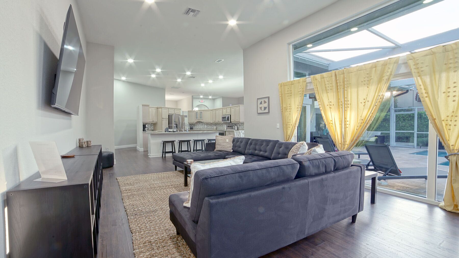 智能電視、乒乓球設施