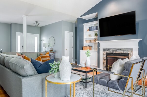 تلفزيون ذكي، برامج وأفلام نتفليكس، هولو، خدمات بث