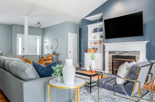 Modern home! Golf Simulator - Poker - Pet Friendly