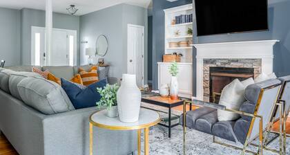 Modern home! Golf Simulator - Poker - Pet Friendly