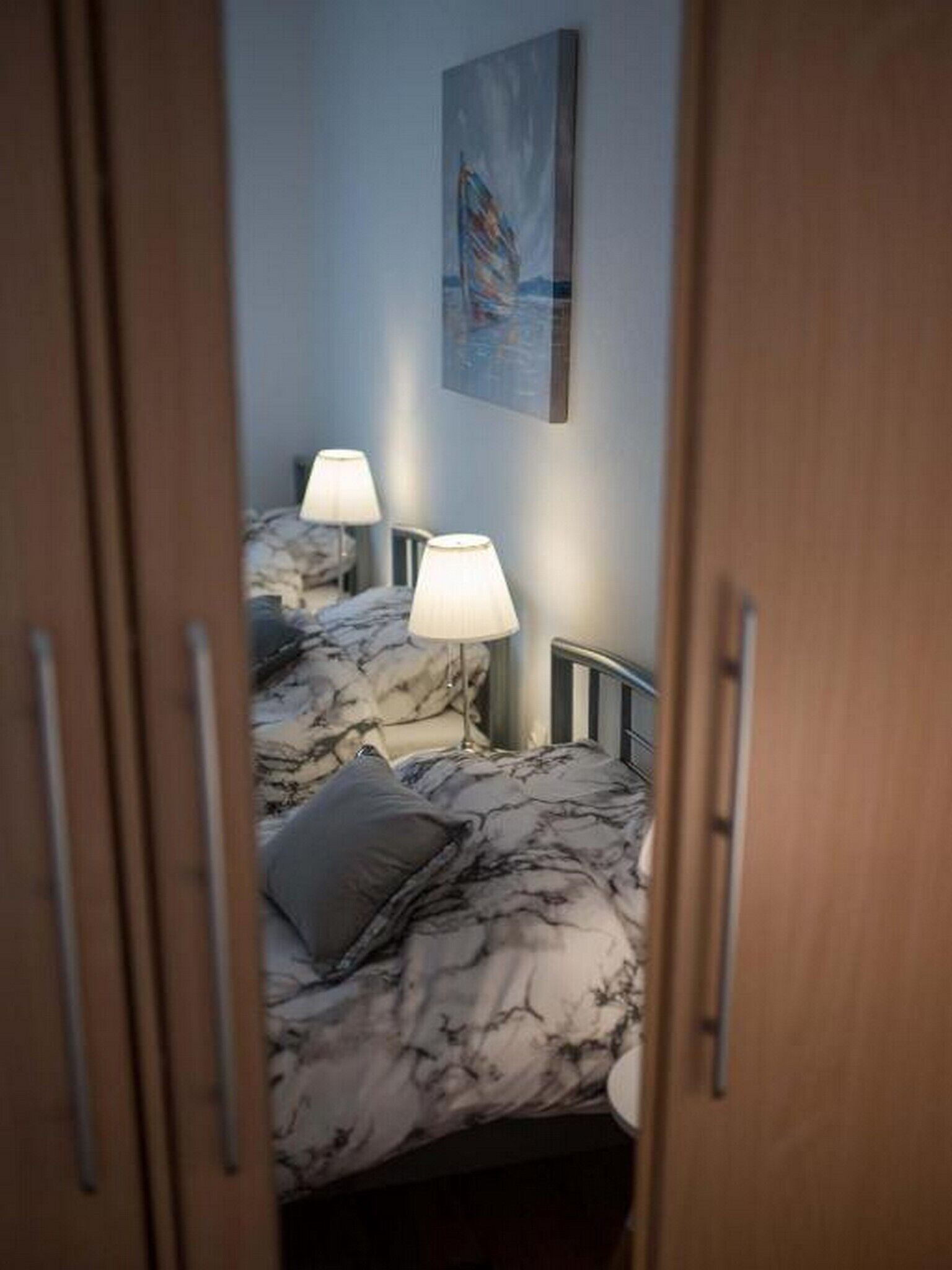 2 slaapkamers, een strijkplank/strijkijzer, internet, beddengoed