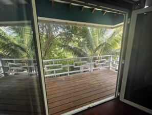 Terrace/patio - Coconut Drop Villa Maya Beach Belize (Seine Bight)