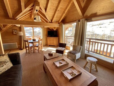 Luxury chalet 160 m2 for 10 people, shuttle bus at 50m, 3mn from the lifts 