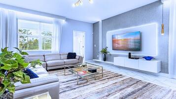 Smart-tv, videospil, bordfodbold, bøger