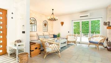 Télévision, cheminée