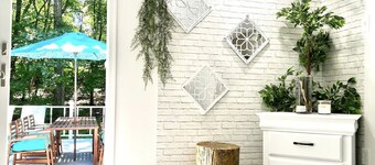 5 BDR Poconos Villa ~ Large Hot Tub ~ Game Room ~ Privacy