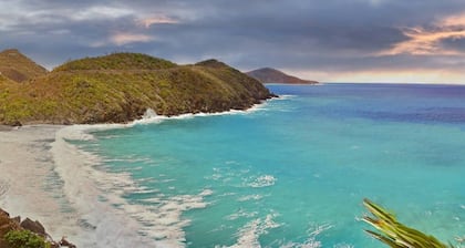 6 bdrms, pool & hot tub, Game Room, Ocean Views