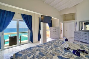 6 bedrooms, desk, iron/ironing board, free WiFi