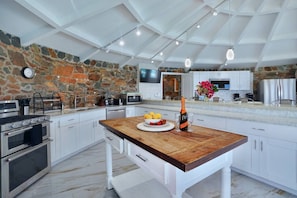 Fridge, microwave, oven, stovetop - 6 bdrms, pool & hot tub, Game Room, Ocean Views (St. Thomas)