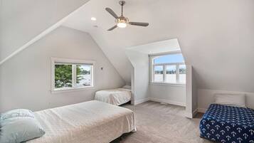 4 soveværelser, skrivebord, strygejern/strygebræt, weekendseng