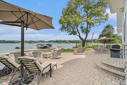 Runyan Lake House / 4 Private Suites - Sleeps 13