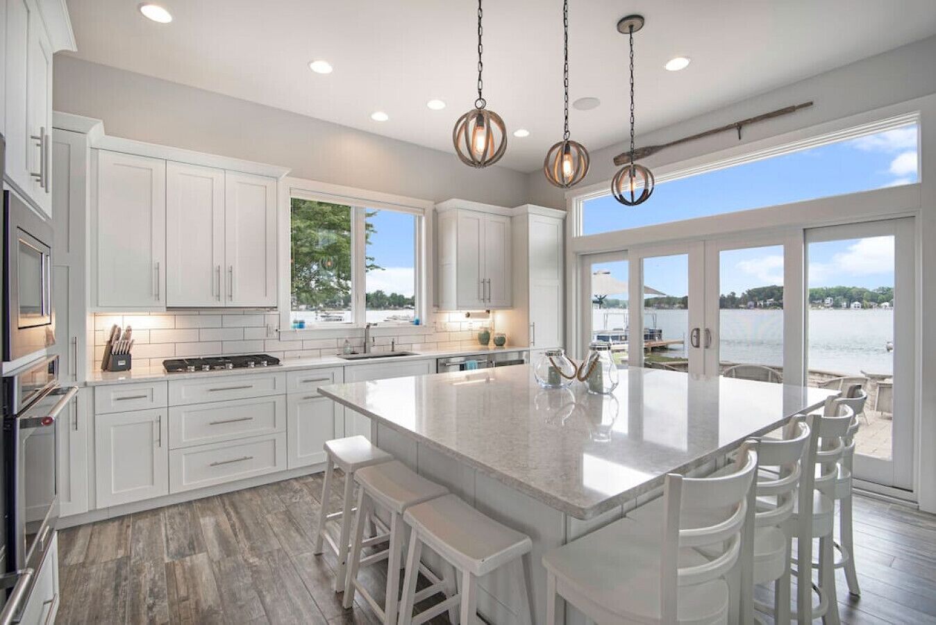 Køleskab, mikrobølgeovn, ovn, kogeplade