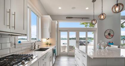 Runyan Lake House / 4 Private Suites - Sleeps 13