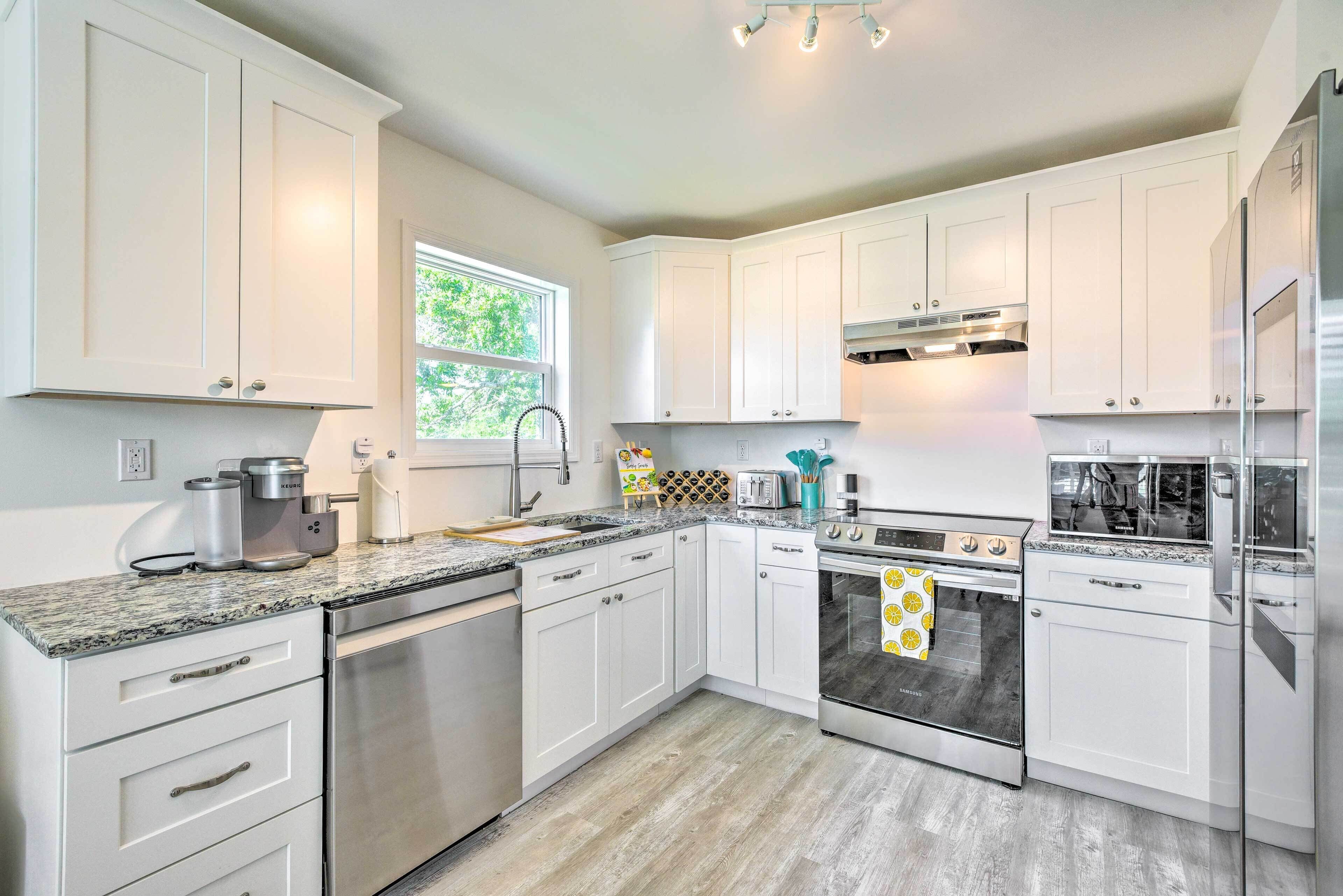 Fridge, microwave, stovetop, dishwasher