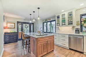 冷蔵庫、電子レンジ、コンロ、食器洗い機