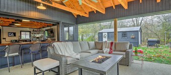 Riverfront Zanesville Getaway w/ Private Bar!