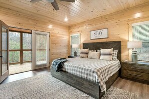 4 bedrooms, iron/ironing board, free WiFi, bed sheets