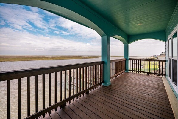 Property grounds - Spacious Home on ICW w/ Fabulous Patios on Sargent Beach & ICW Side! (Bay City)