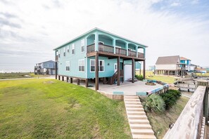 Exterior - Spacious Home on ICW w/ Fabulous Patios on Sargent Beach & ICW Side! (Bay City)