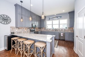 Fridge, microwave, oven, stovetop - Spacious Home on ICW w/ Fabulous Patios on Sargent Beach & ICW Side! (Bay City)