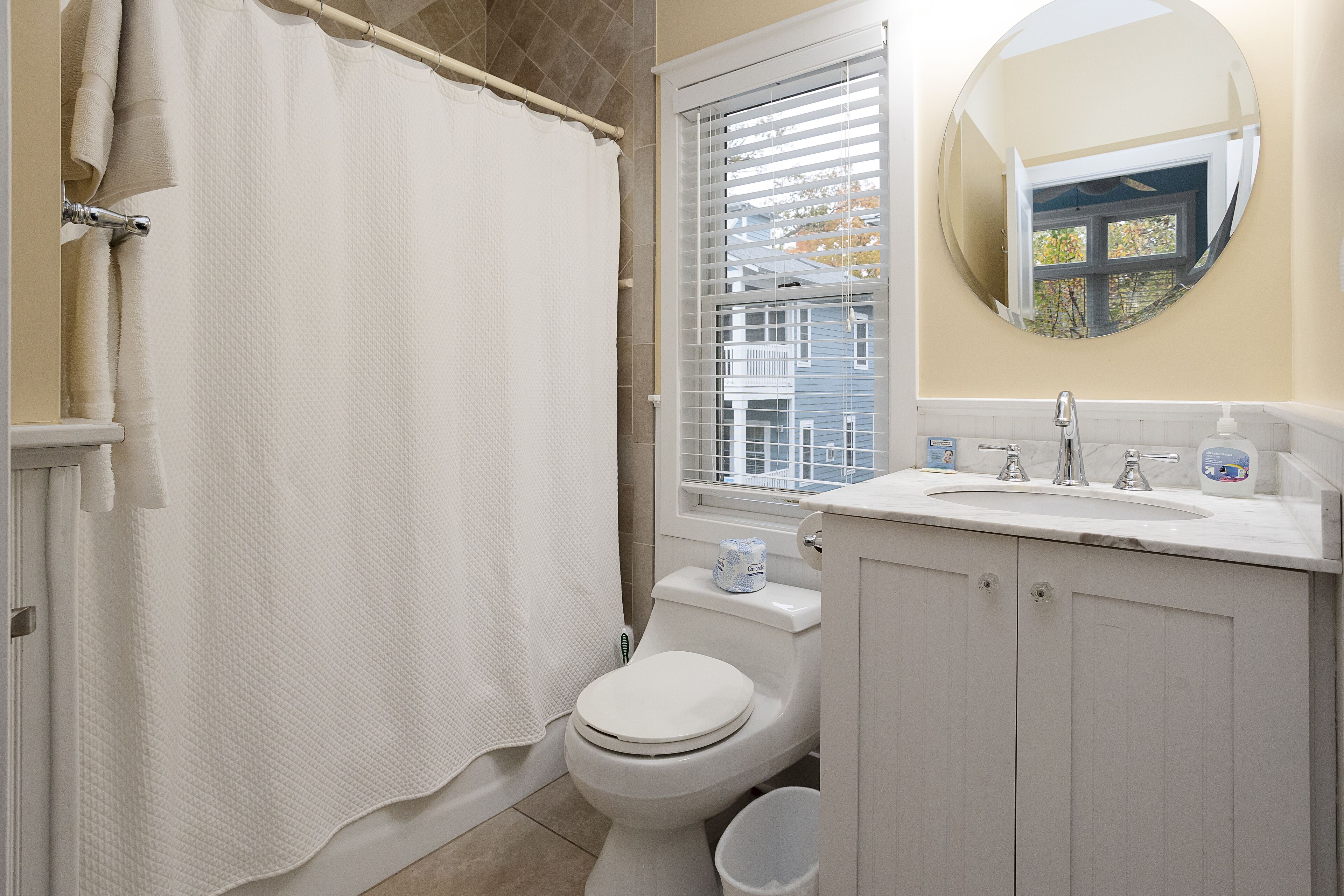 Badkar/dusch, hårtork, handdukar och tvål