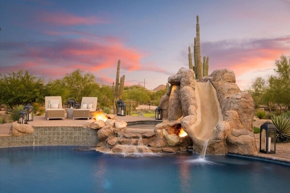 Alberca al aire libre y alberca climatizada