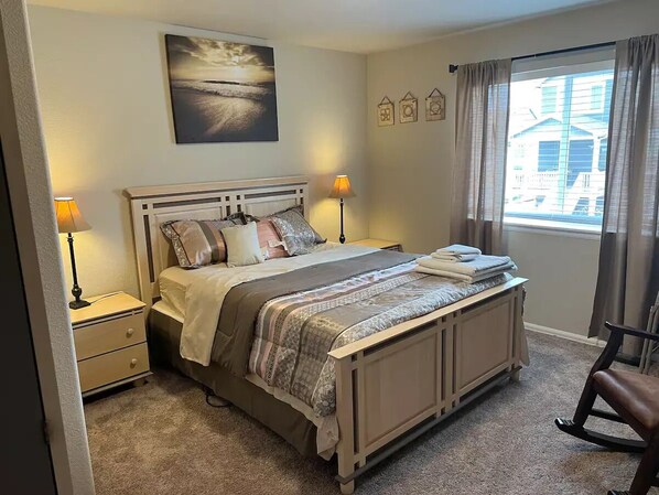 4 bedrooms, desk, iron/ironing board, free WiFi