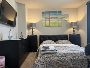 4 bedrooms, desk, iron/ironing board, free WiFi