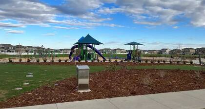 Stylish 4 bedroom house near to I25 and Hwy 34 *New Neighborhood*