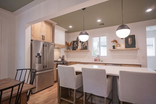 Lux 4BR Downtown Home Walk Rose District Sleeps 10