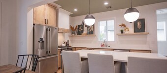 Lux 4BR Downtown Home Walk Rose District Sleeps 10