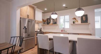 Lux 4BR Downtown Home Walk Rose District Sleeps 10